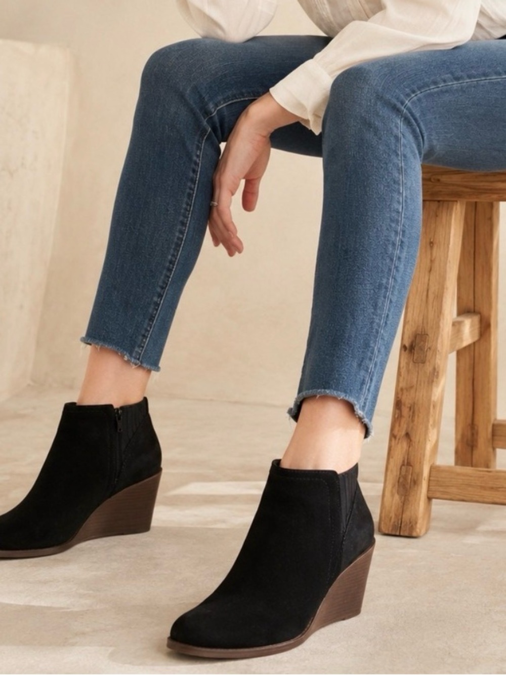 Excellent condition Lucky Brand “Yesterr” genuine suede bootie!